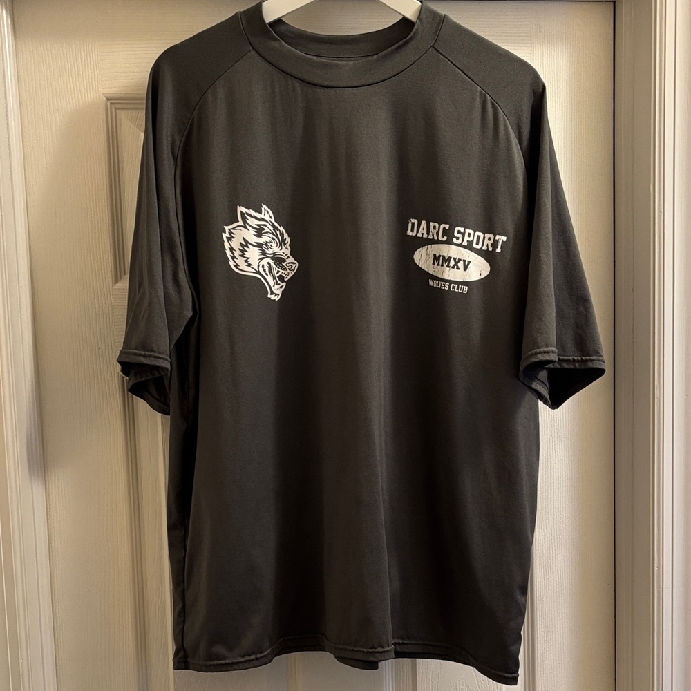 Darc Sport Men's Charcoal Tee with Wolf Graphic